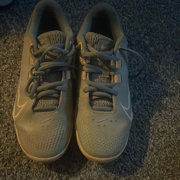 Girls size 6 molded Hyper-diamond softball cleats - Picture 1 of 4